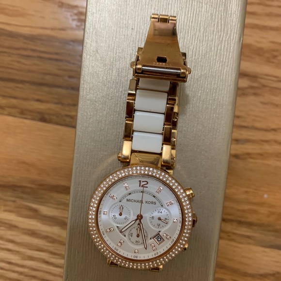 MK Michael kors signature women’s watch - Picture 2 of 2